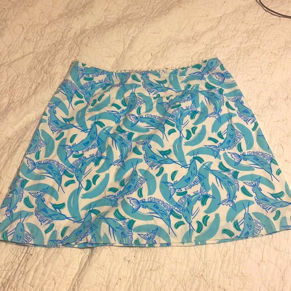 Lilly Pulitzer side 4 mini skirt in blue abs white fish print